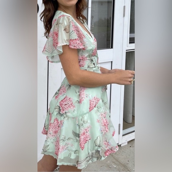 Size 12 - SAINTS + SECRETS Minty floral floaty mini dress - Picture 4 of 15